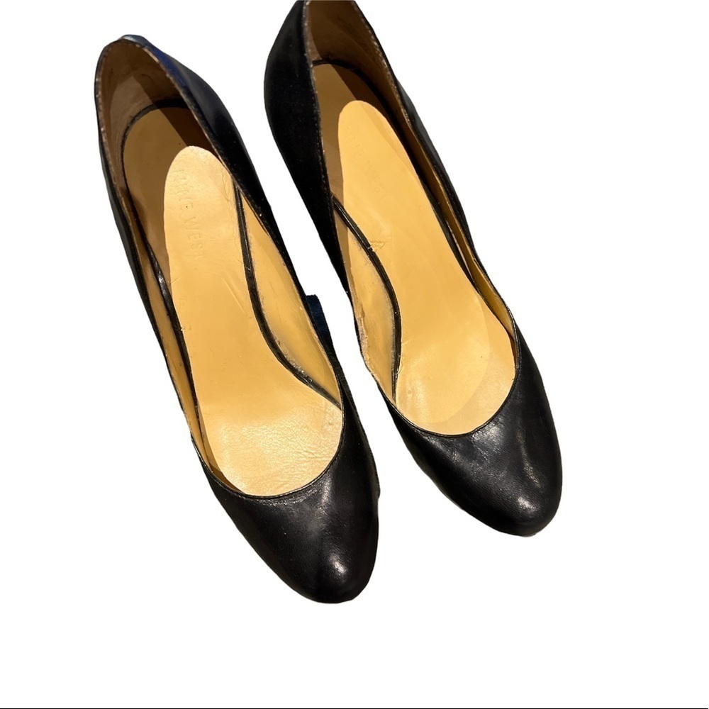Nine black leather round toe pumps Sz 7.5
